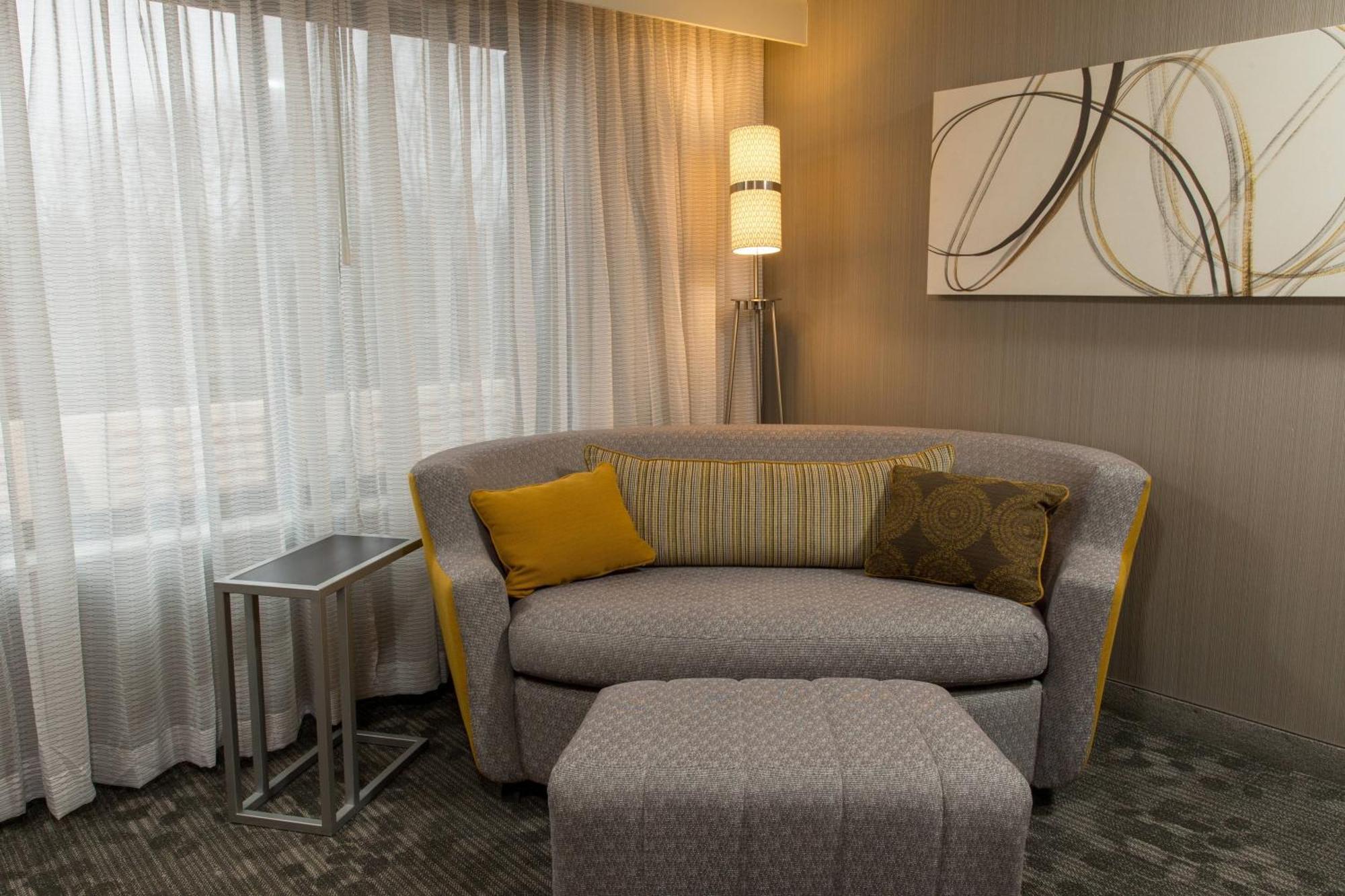 Courtyard By Marriott Lafayette Hotel Exterior foto